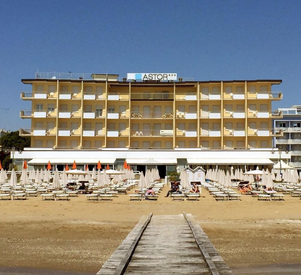 Hotel Astor Lido di Jesolo Esterno foto
