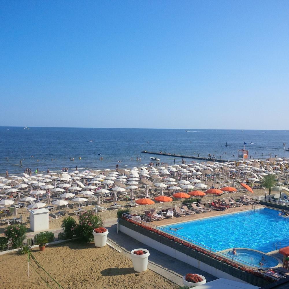 Hotel Astor Lido di Jesolo Esterno foto