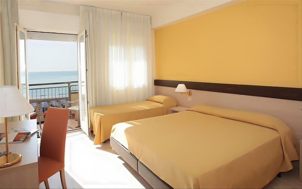 Hotel Astor Lido di Jesolo Esterno foto