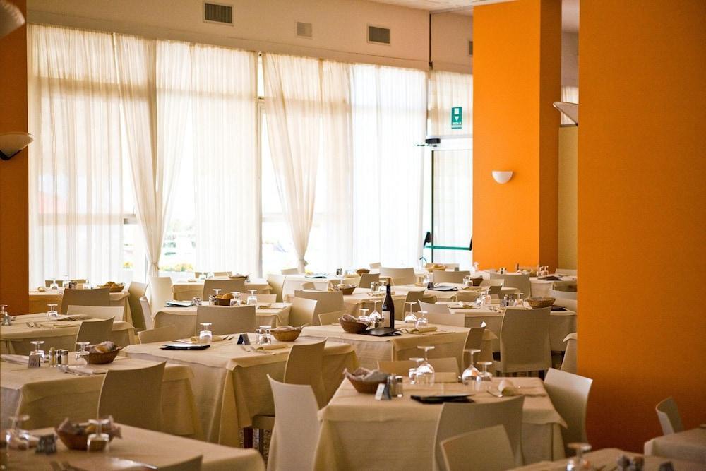 Hotel Astor Lido di Jesolo Esterno foto