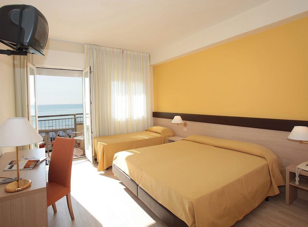 Hotel Astor Lido di Jesolo Esterno foto