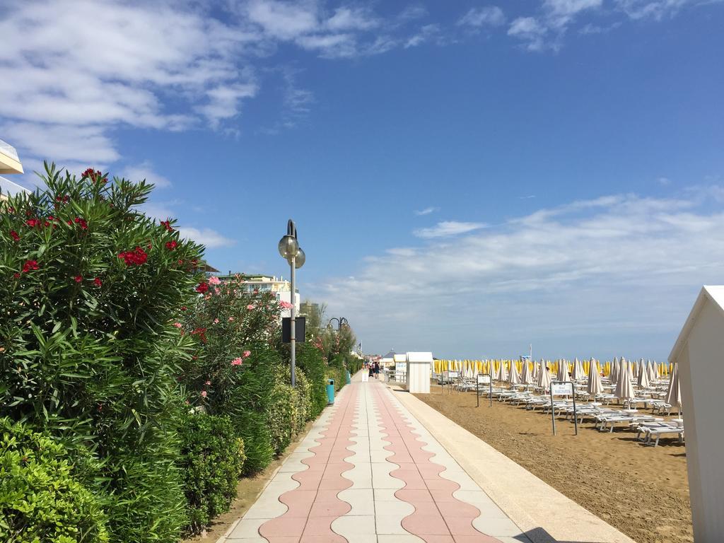 Hotel Astor Lido di Jesolo Esterno foto